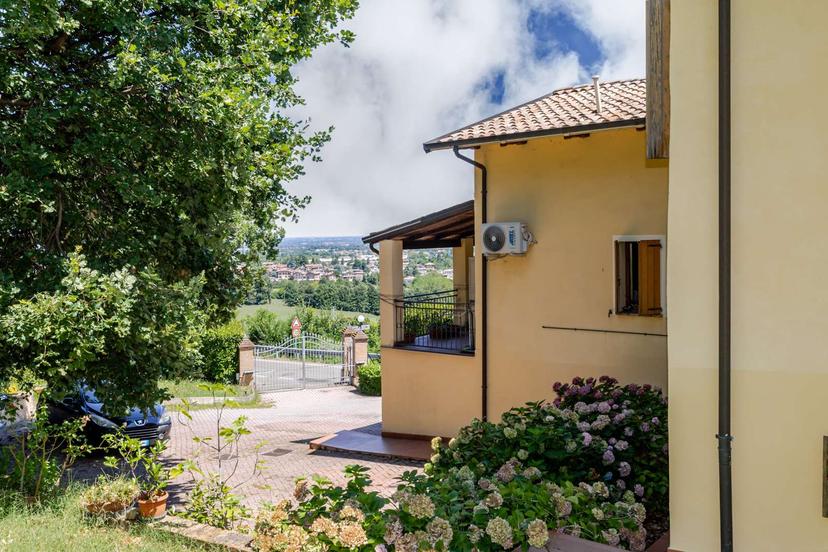 Villa bifamiliare in  Cappella 51, Maranello — foto 3 di 5