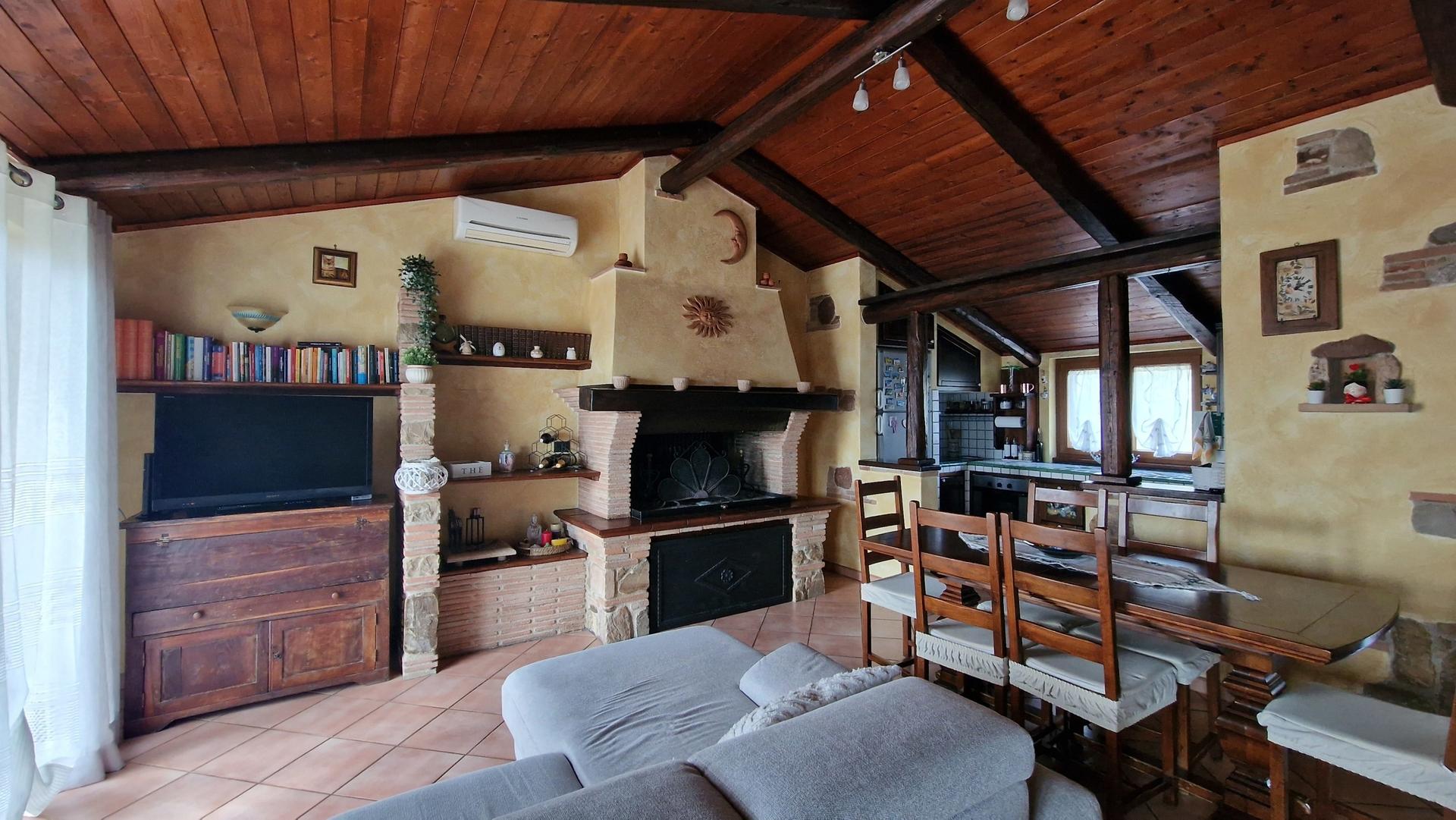 Villa a schiera in Via Poggio Fiorito, Guardea