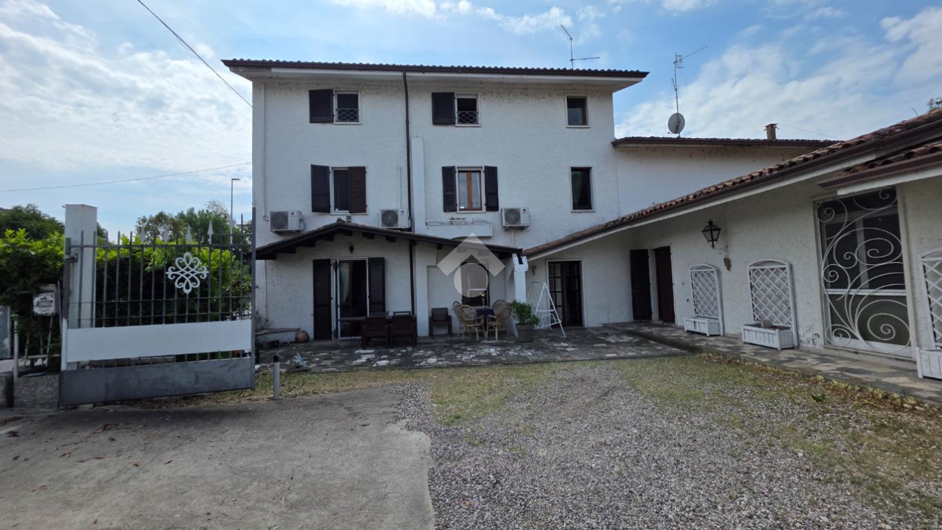 Casa indipendente in Via del Garda 107, Valeggio sul Mincio