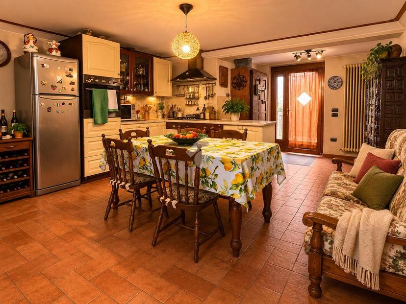 Casa indipendente in Via degli Alpini 38, Alzano Lombardo — foto 4 di 5