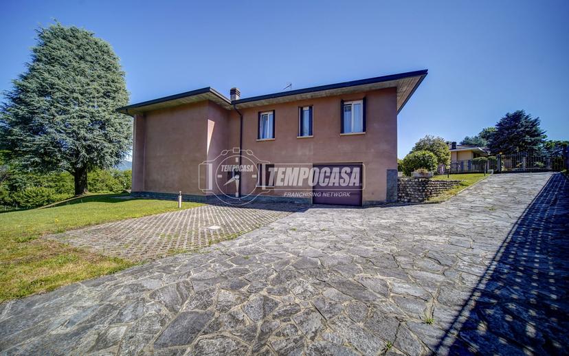 Villa in Via Valle Peschiera 24, Buguggiate — foto 2 di 5