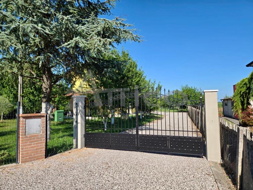 Casa indipendente in Strada Provinciale  Ro, Gavello — foto 2 di 5