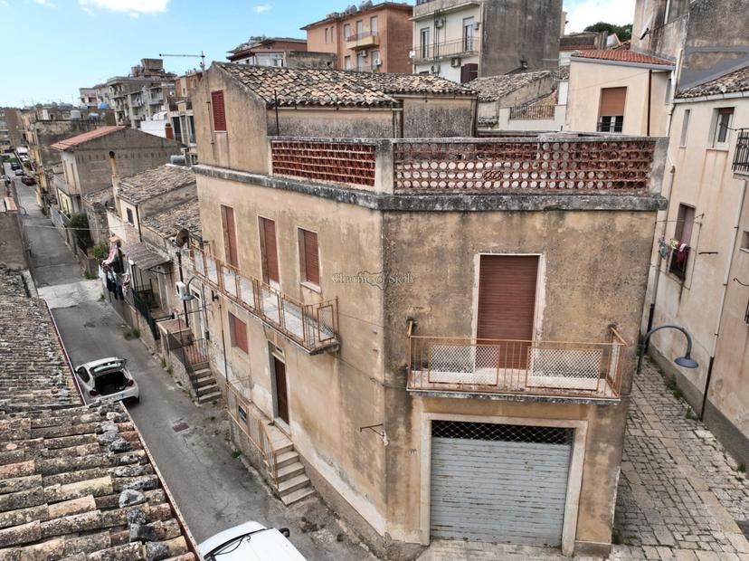 Casa indipendente in Via Vincenzo Cinquattotto 1, Modica