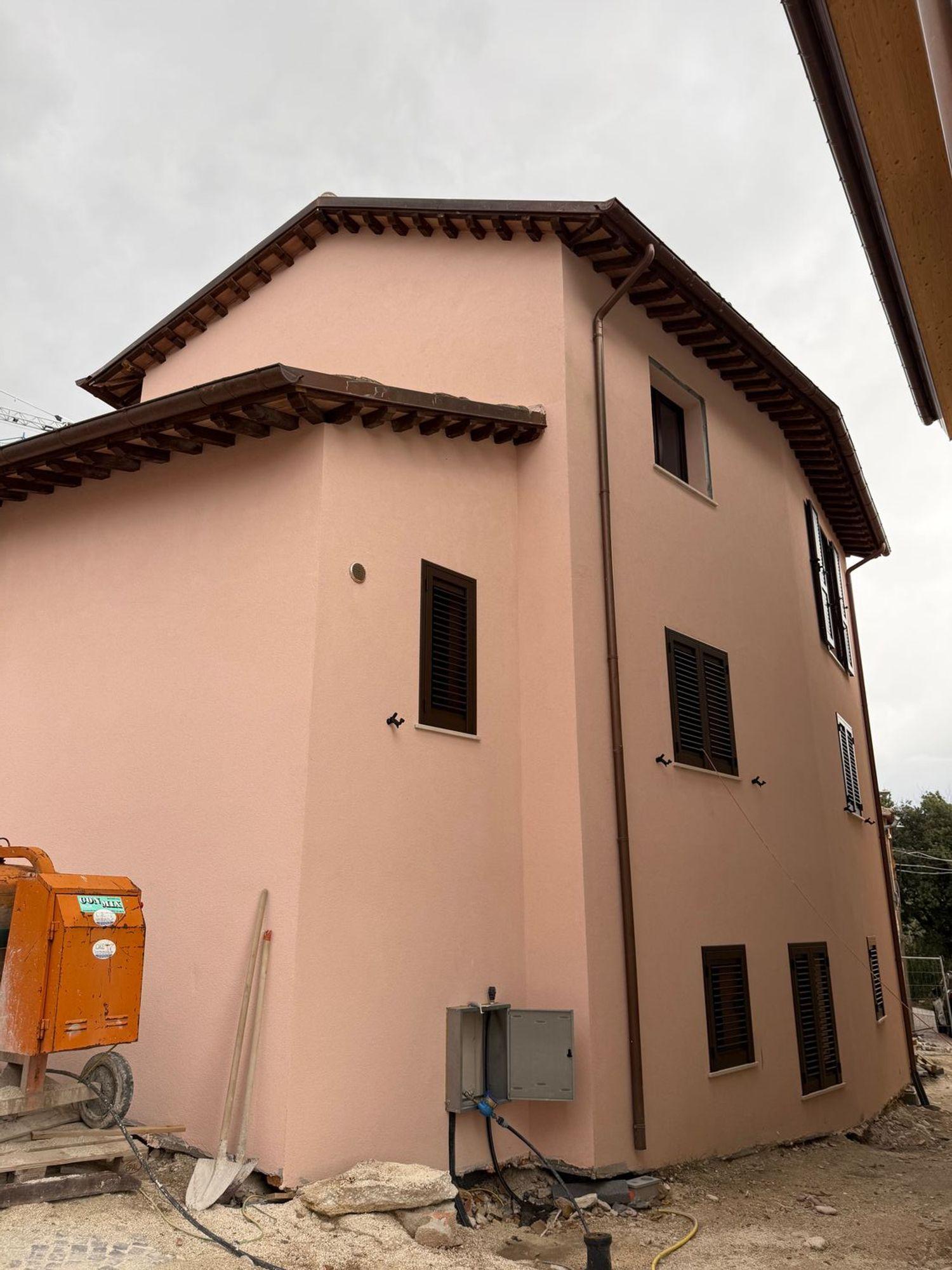Casa indipendente in Castello di Borgiano, Serrapetrona