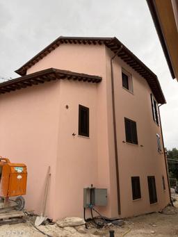 Casa indipendente in Castello di Borgiano, Serrapetrona