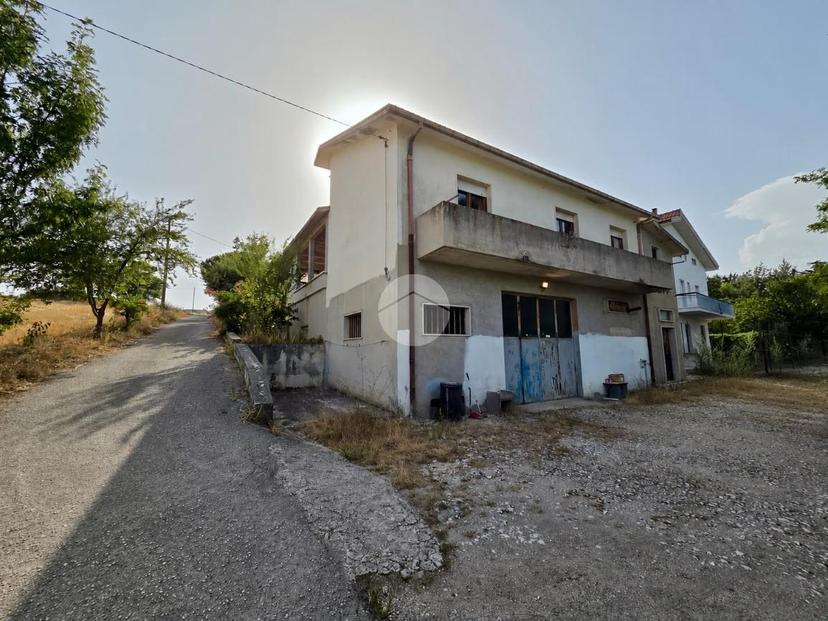 Villa in Contrada Colle Longo, Campobasso — foto 3 di 5