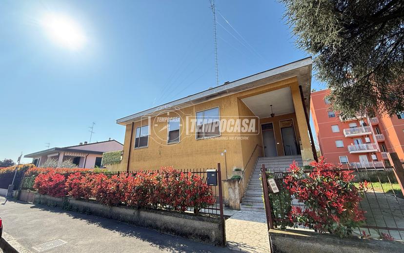 Villa in Via Luigi Pirandello 10, Rozzano — foto 3 di 5