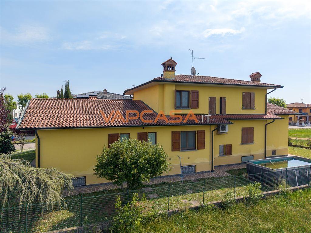 Bilocale in Via Rossini, Lurano