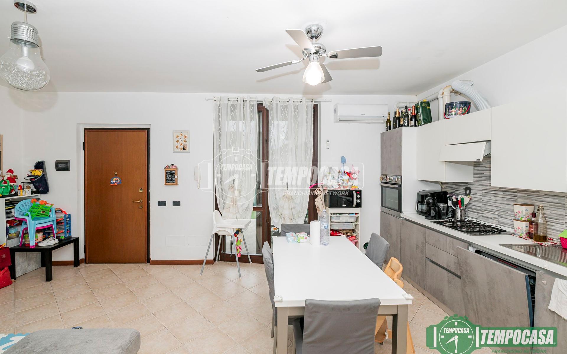 Trilocale in Via Dante Nicolini 15, Pieve Fissiraga