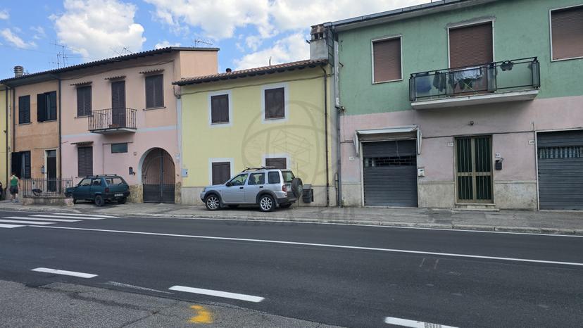 Casa indipendente in Via Tre Venezie, Terni