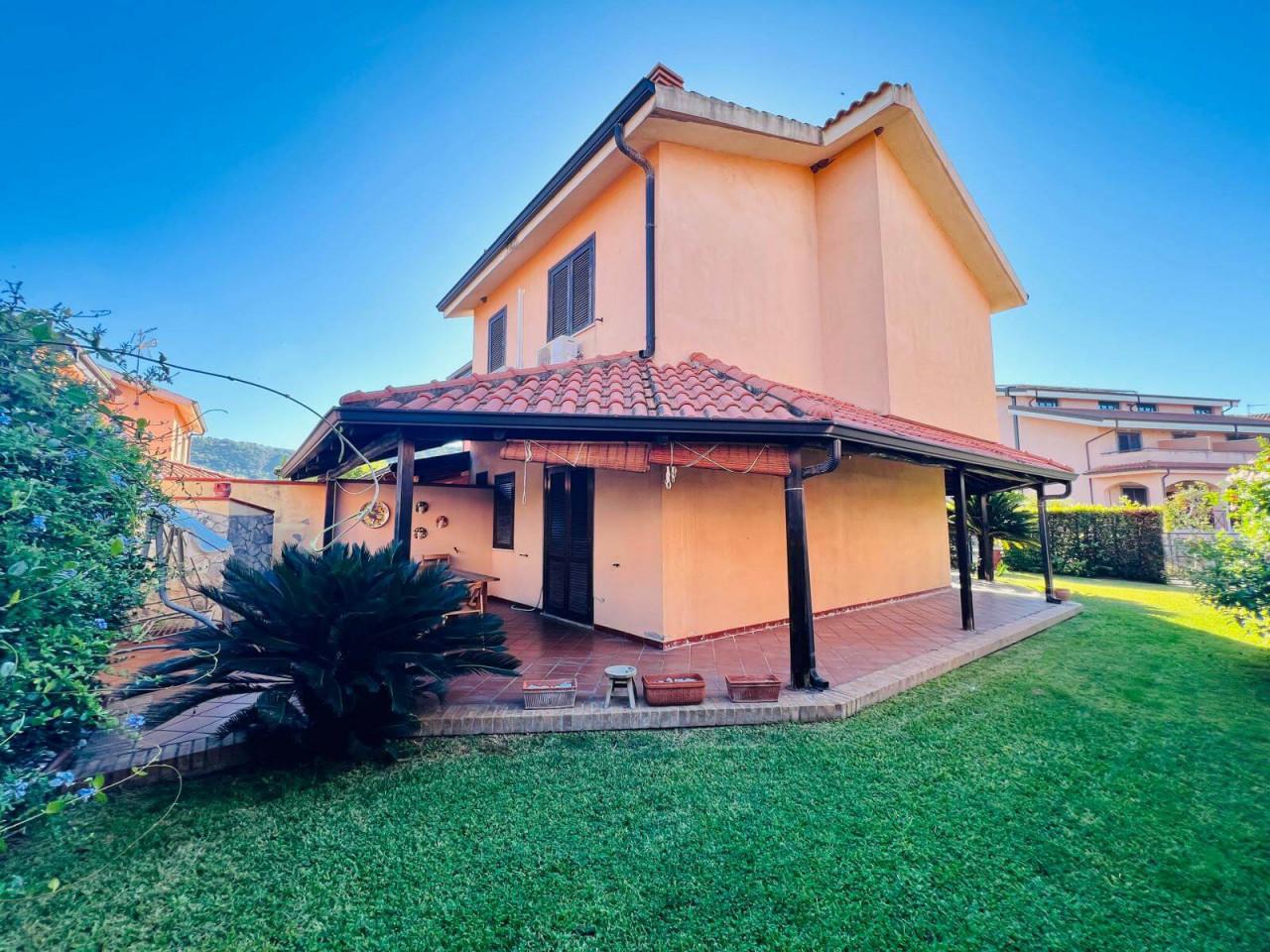Villa in Pizzo (Vv), Contrada Difesa, Villaggio Porto Ada, Pizzo