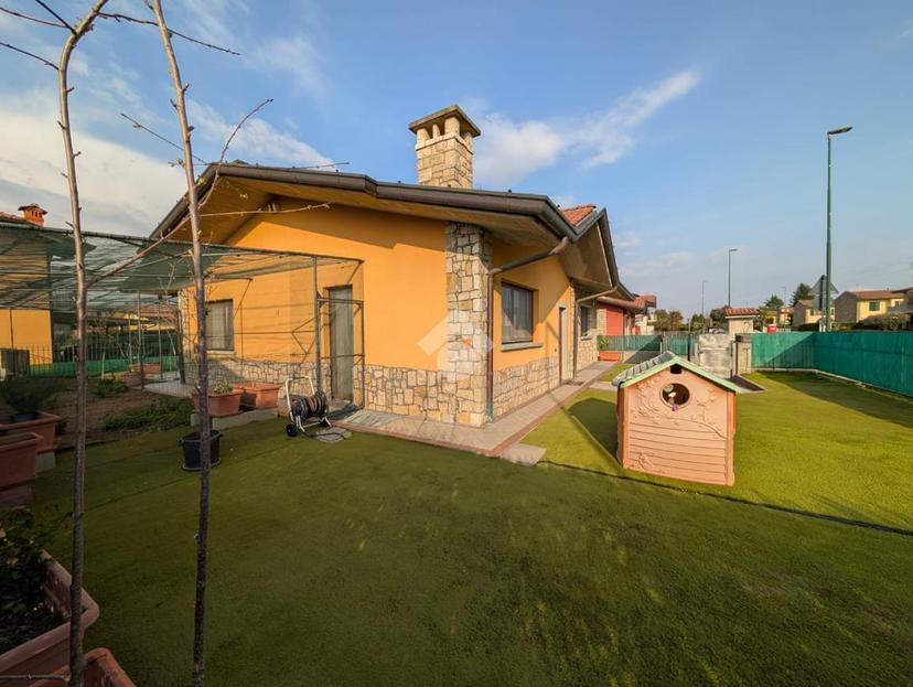 Villa in Via Alessandro Volta 30, Cavernago — foto 3 di 5