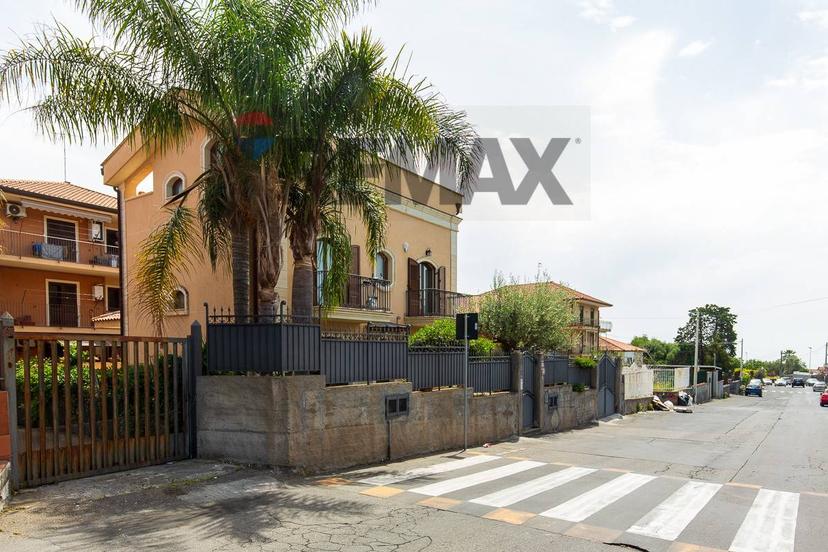Casa indipendente in Via Poggio del Lupo 47/B, Misterbianco