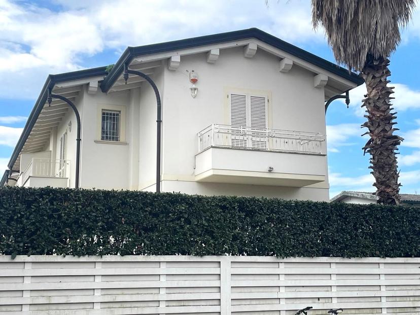 Villa bifamiliare, Montignoso — foto 2 di 5