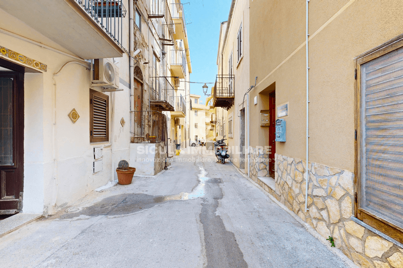 Trilocale in Via Orfanelli 37, Santo Stefano di Camastra