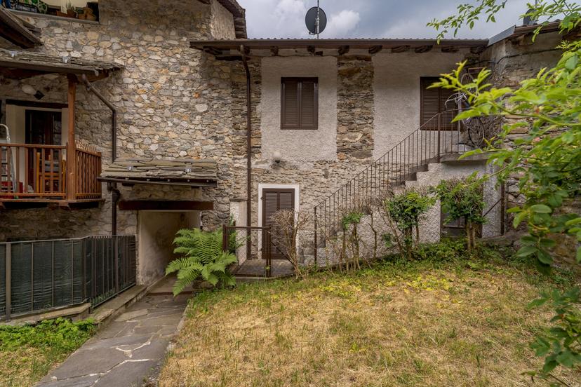 Porzione di casa in Via Giacomo Matteotti, Pradleves