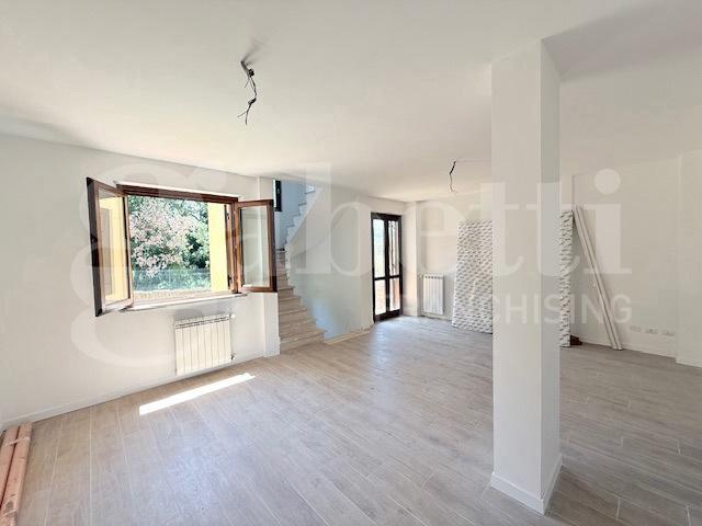 Villa a schiera in Le Grazie, Orte — foto 2 di 5