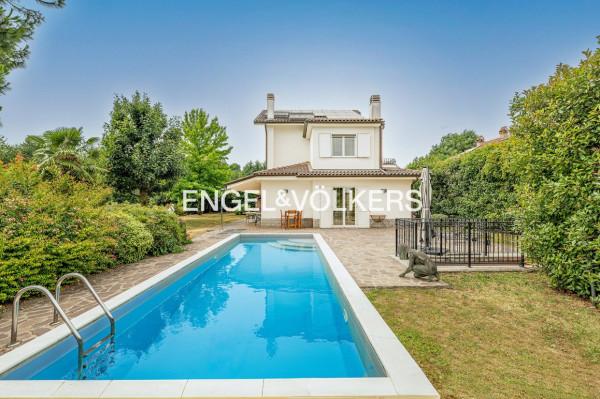 Villa in Via Tre Case 1, Usmate Velate
