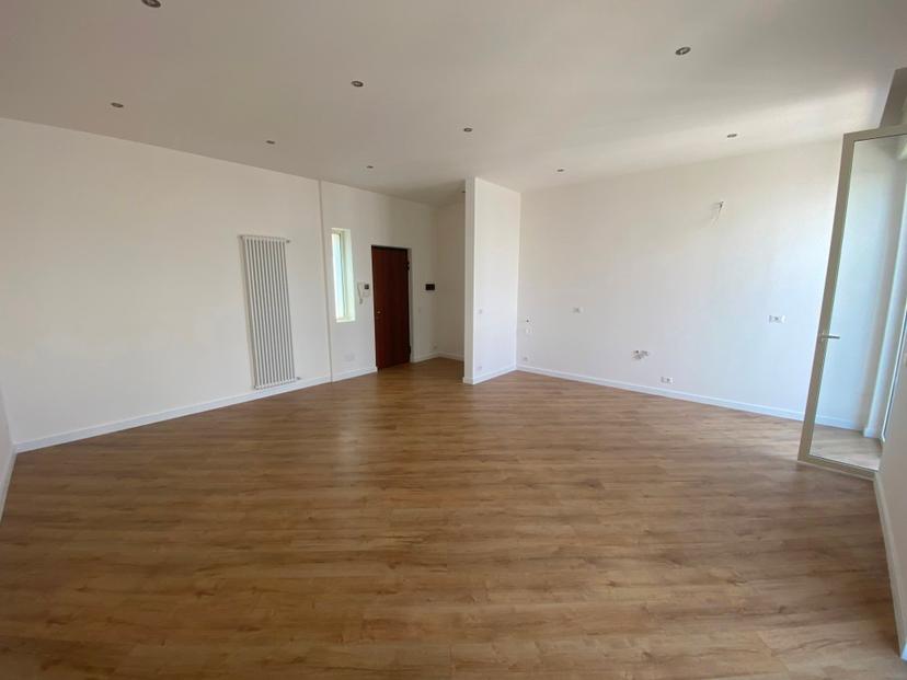 Trilocale in Via Regina  57, Casamassima — foto 3 di 5