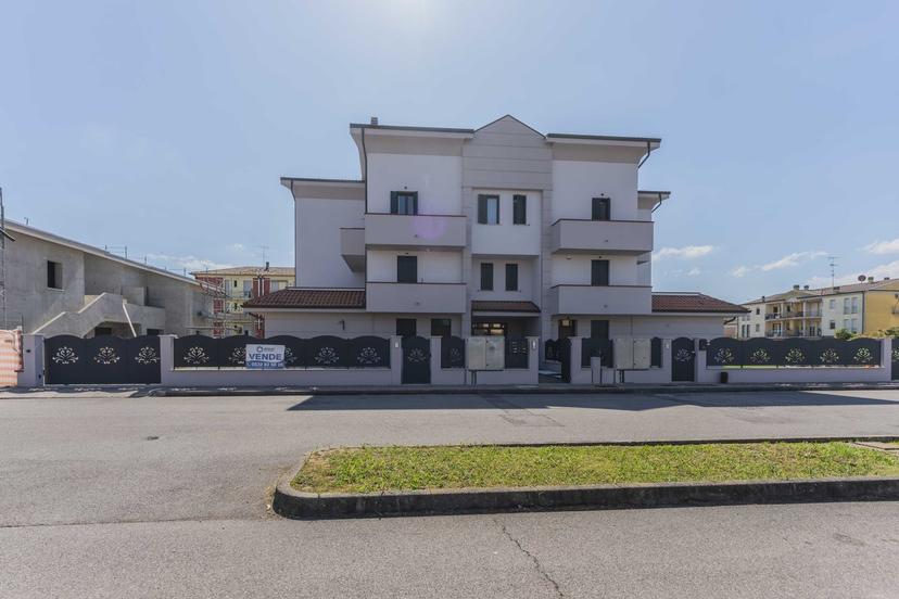 Quadrilocale in Via Bassani Snc, Poggio Renatico — foto 3 di 5