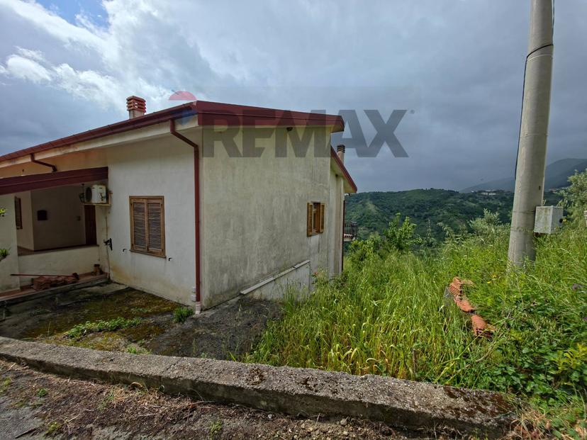 Villa in Viale Monsignor Domenico Petroni 53, Cervicati — foto 2 di 5