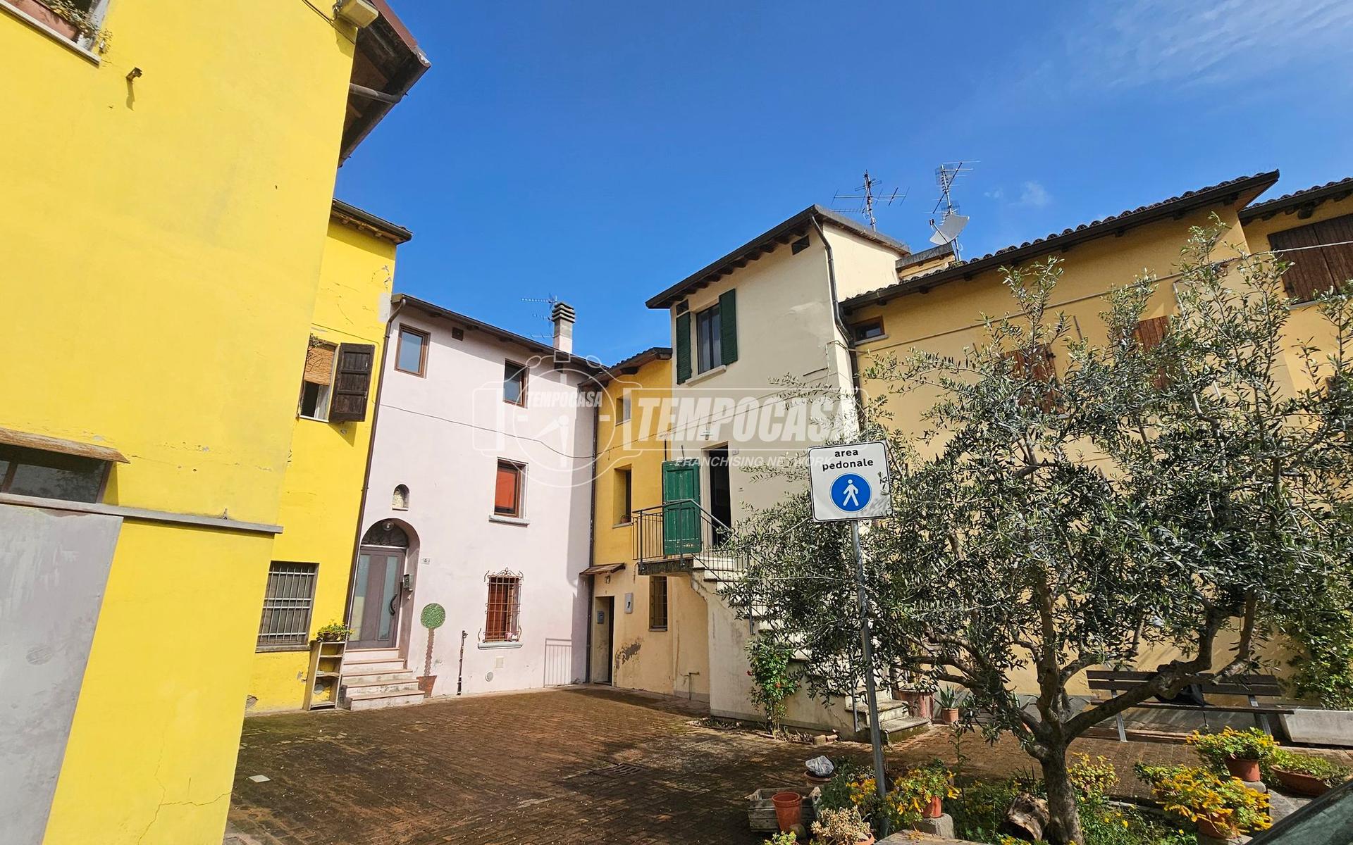Trilocale in Largo Fratelli Villa, Borgo Rivola 3, Riolo Terme