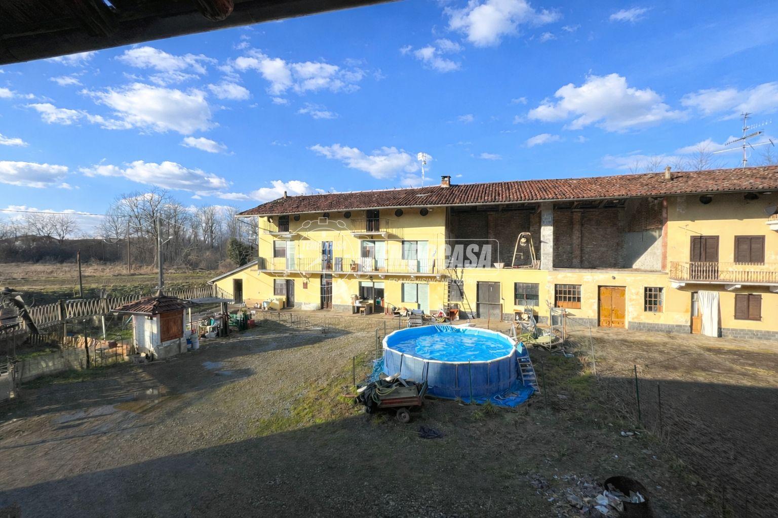 Cascina in Via Cascina Ova, Vische