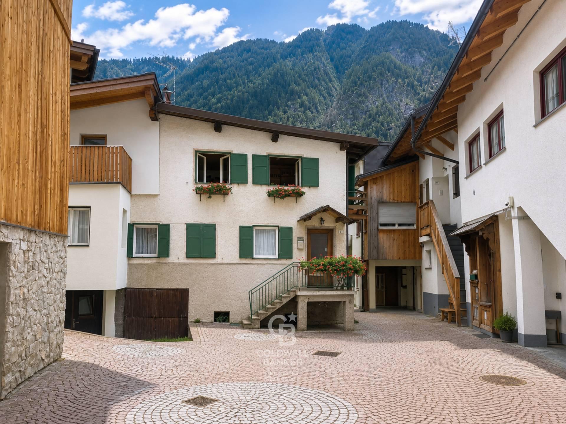 Casa indipendente in Str. Anter I Parees 17, Campitello di Fassa