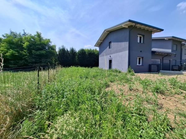 Villa bifamiliare in Via delle Robinie, Fino Mornasco