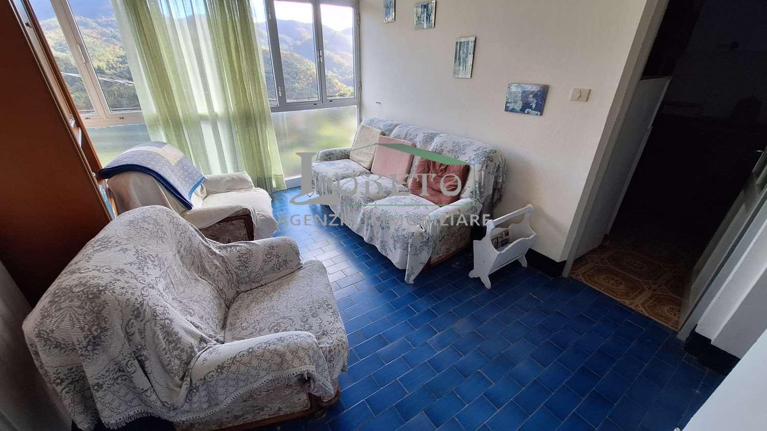 Appartamento in Località Mereta, Castiglione Chiavarese