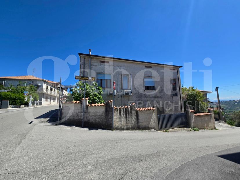 Terratetto unifamiliare in Via XX Settembre  8, Tortoreto — foto 2 di 5