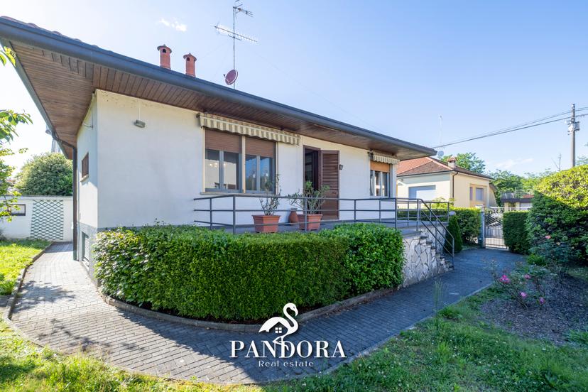 Villa in Via Monte Rosa 18, Sesto Calende — foto 2 di 5