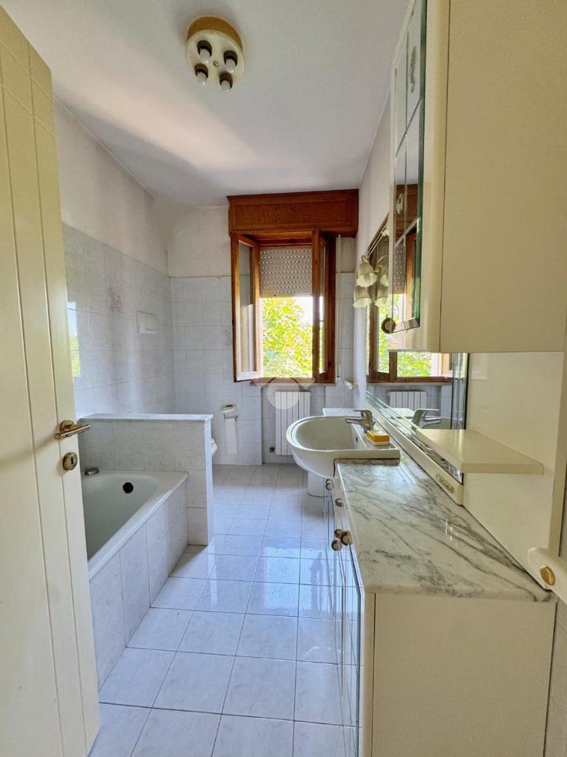 Villa in Via Giacomo Leopardi 1, Vallefoglia