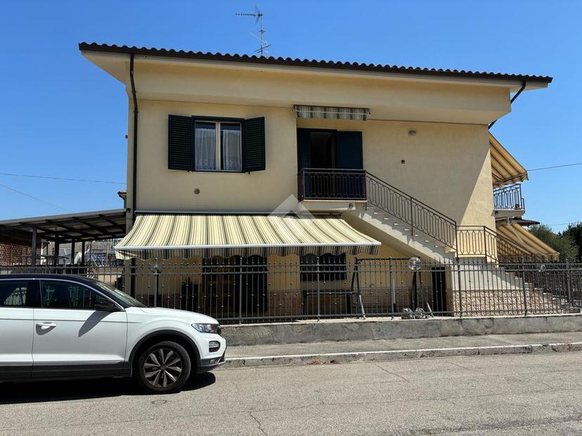 Quadrilocale in Via Tiziano 3, Penna Sant'Andrea — foto 5 di 5