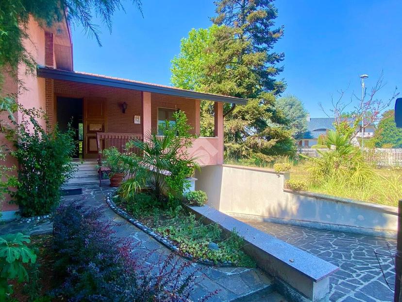 Villa in Via Trieste 7, Calvenzano — foto 3 di 5