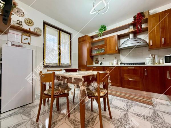 Villa in Via Larici 6, Garbagnate Milanese — foto 2 di 5