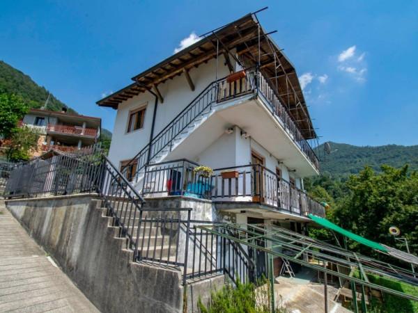 Villa in Via Medile, Locatello