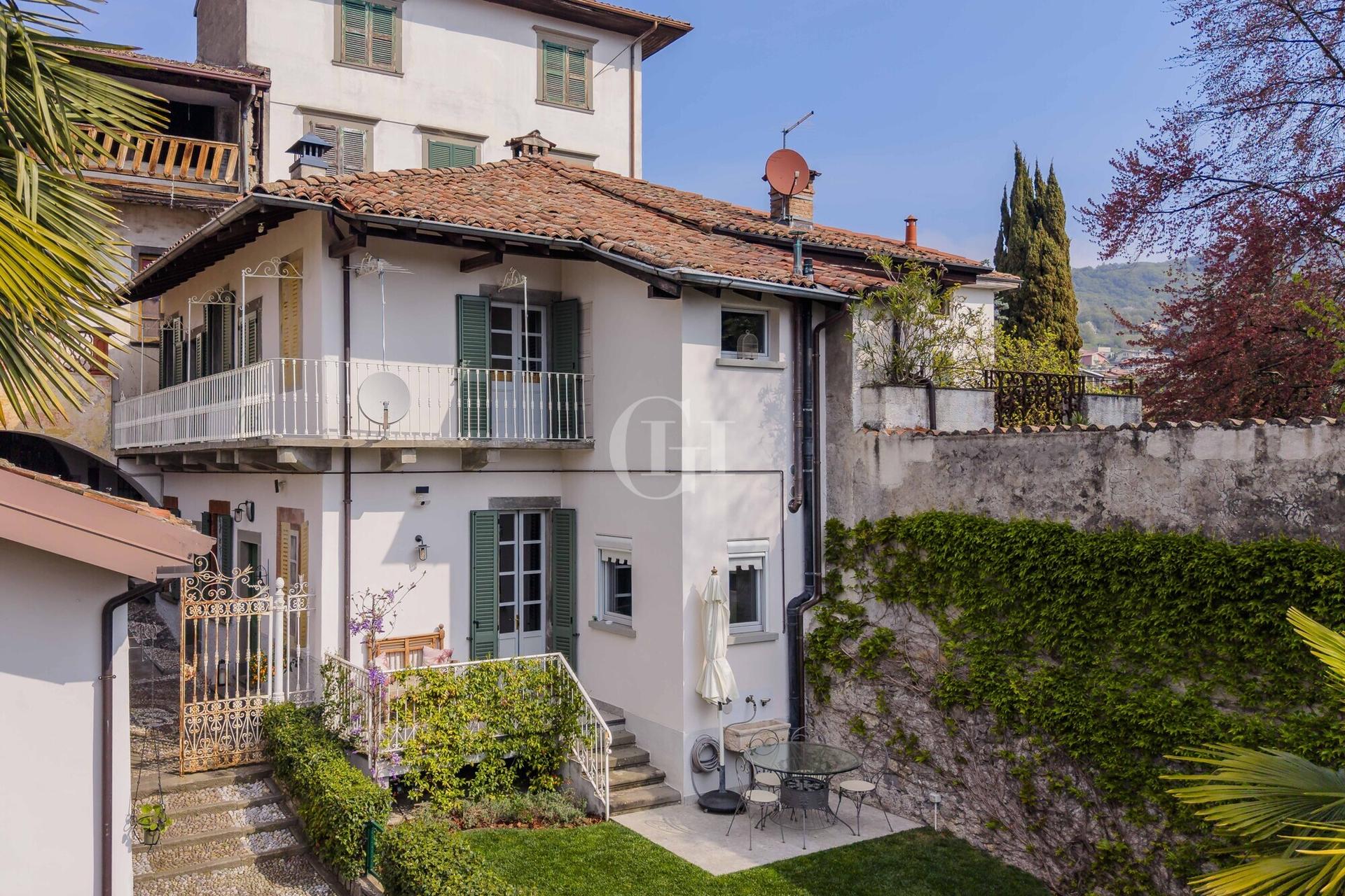 Villa unifamiliare, Solto Collina
