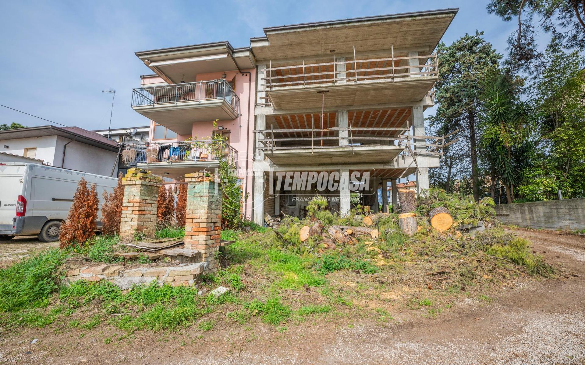 Casa indipendente in Via Salaria, Stella 52, Monsampolo del Tronto