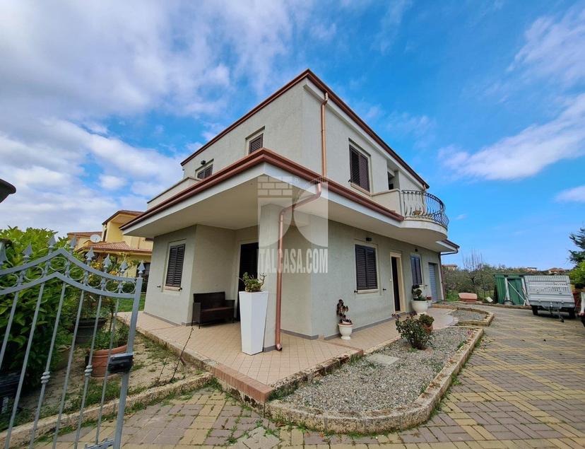 Villa in Via dei Melograni, Crotone — foto 3 di 5