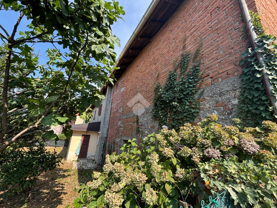 Casa indipendente in Via Vaglio 22, Varallo Pombia