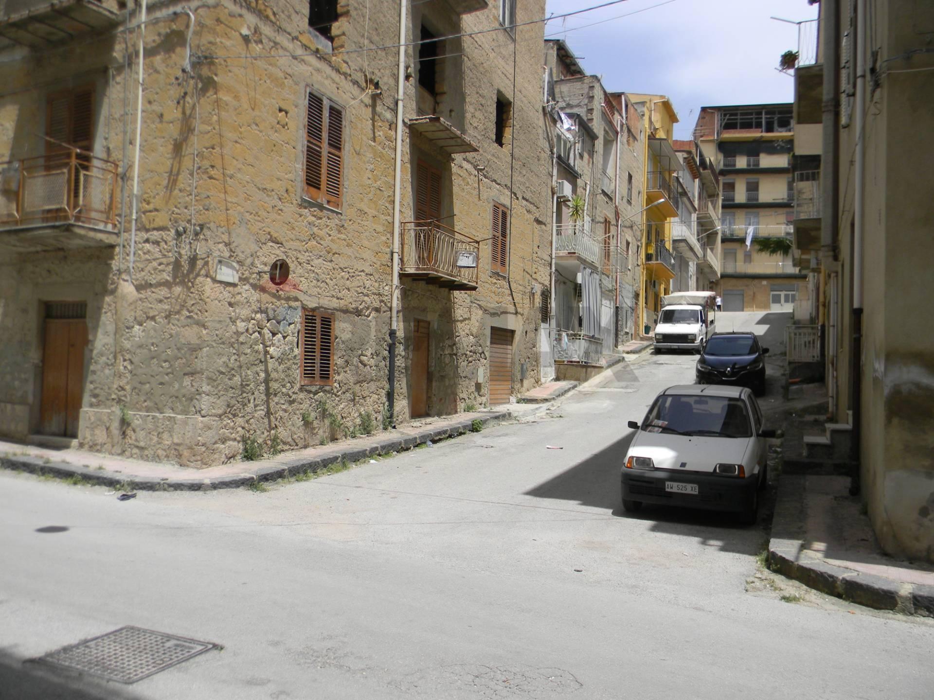 Casa indipendente in Via Cola di Rienzo 29, Favara