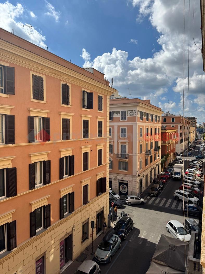 Quadrilocale in Via Alessandro Volta , Roma