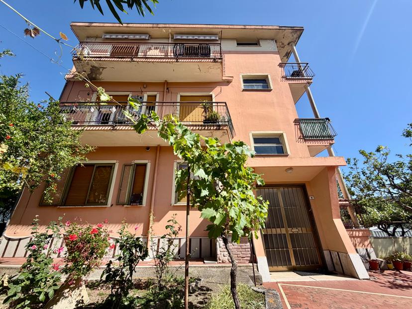 Trilocale in Via Paolo Borsellino 9, Diano Castello — foto 2 di 5