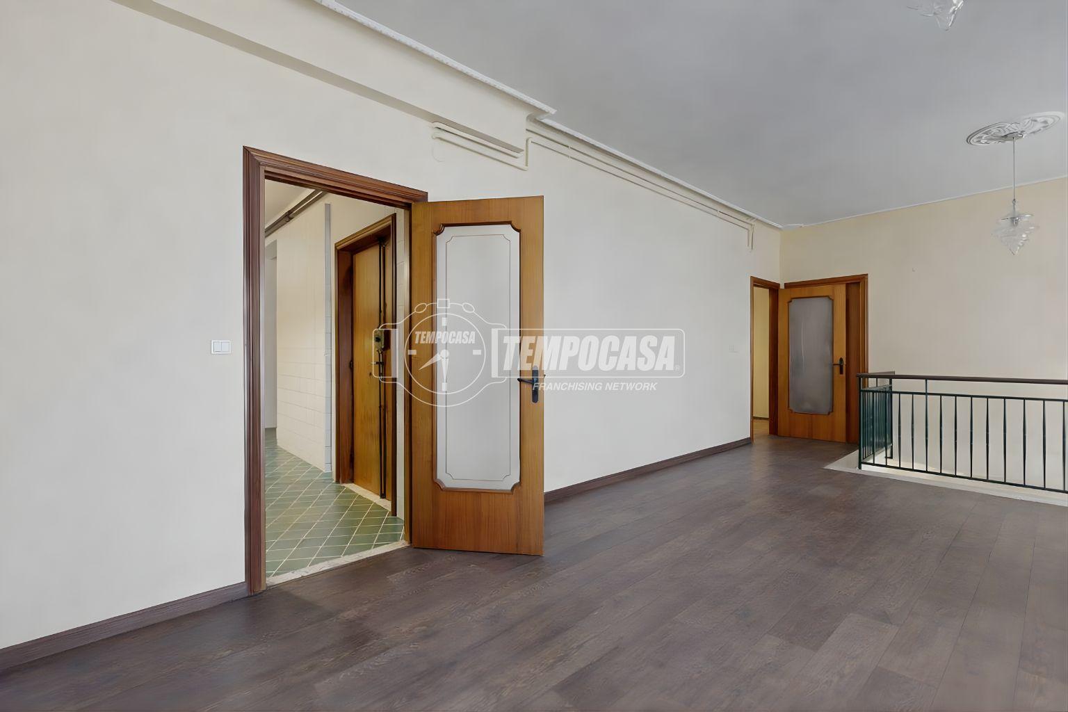 Appartamento in Via Don Cesare Franco, Acquaviva delle Fonti