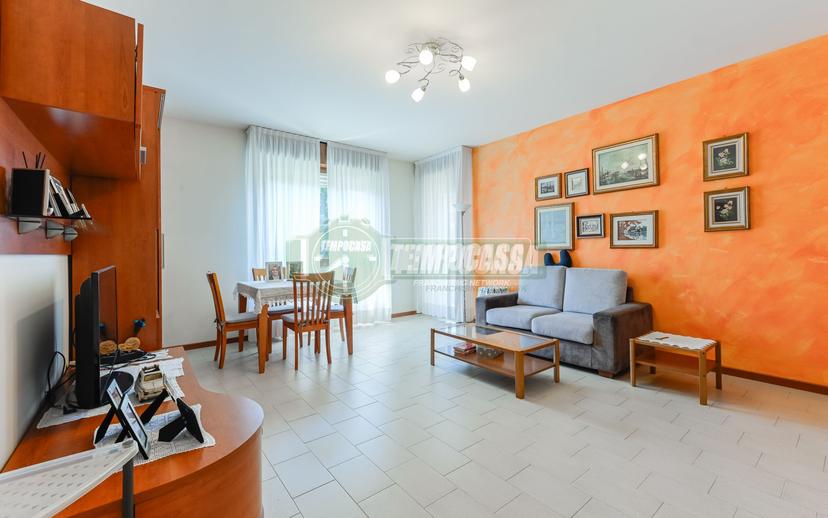 Trilocale in Via Papa Giovanni XXIII 42, Bernareggio