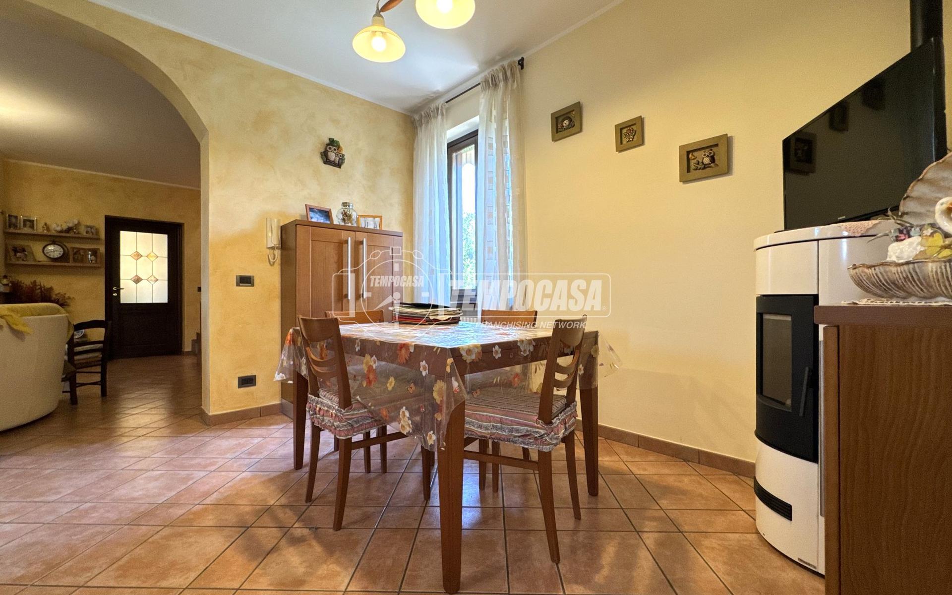 Casa indipendente in Via Parlamento, Cossato