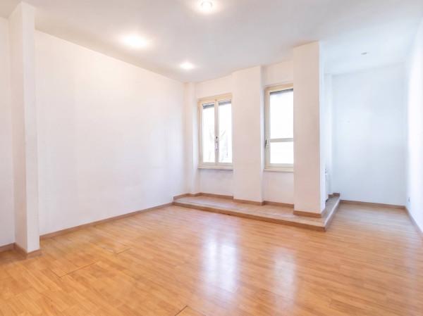 Appartamento in Via Moricone, Roma