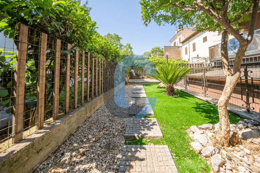 Trilocale in Via Maria Gabriella dell' Unità, Grottaferrata — foto 2 di 5