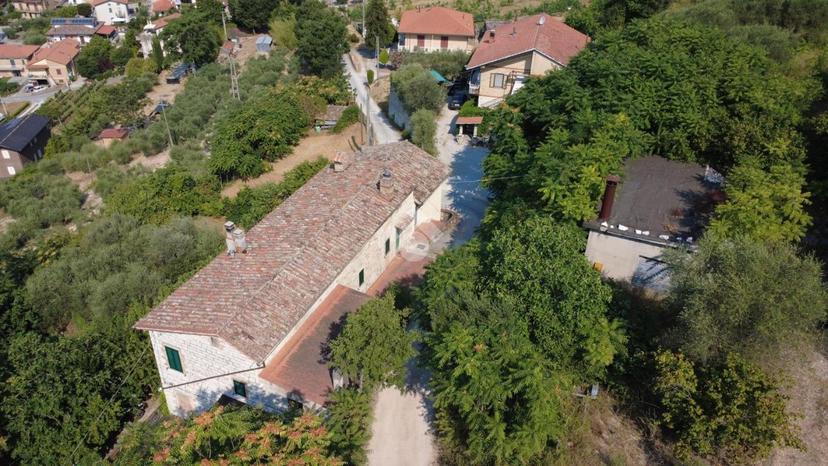 Casa indipendente in Via degli Ulivi, Gubbio — foto 4 di 5